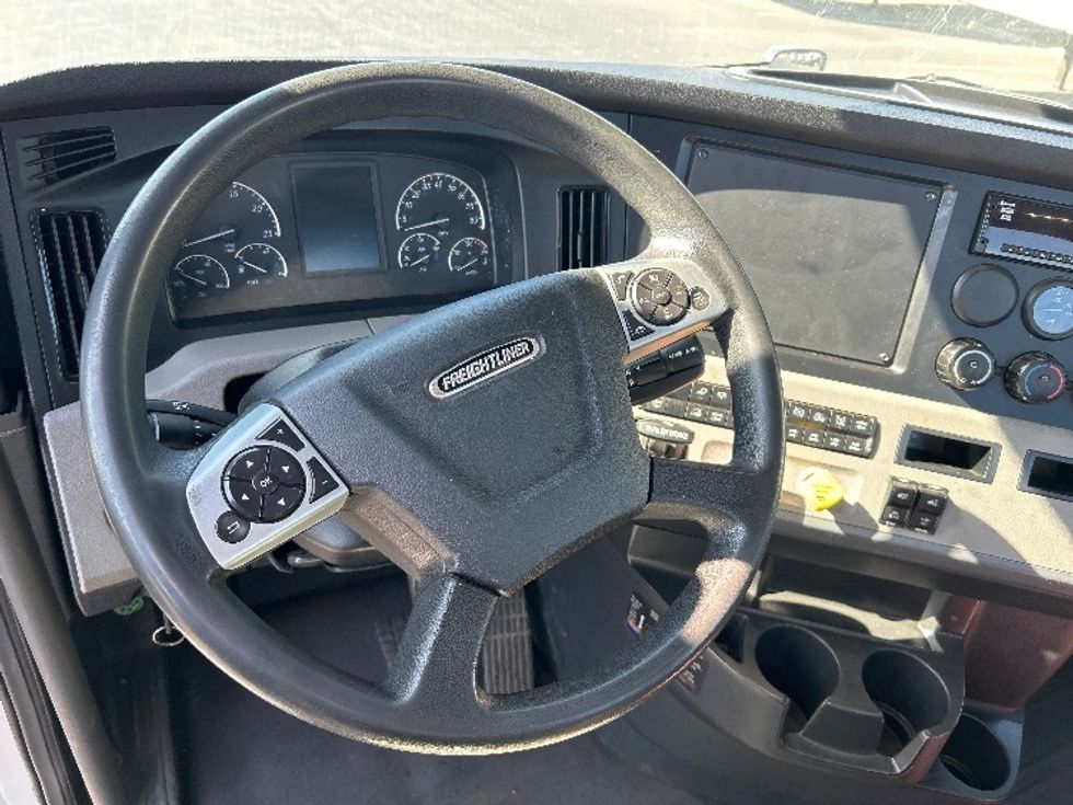 Day Cab Tractor-Heavy Duty Tractors-Freightliner-2020-T12642ST-West Sacramento-CA-412,410\n\t\tmiles-$ 41,750 - Image 11