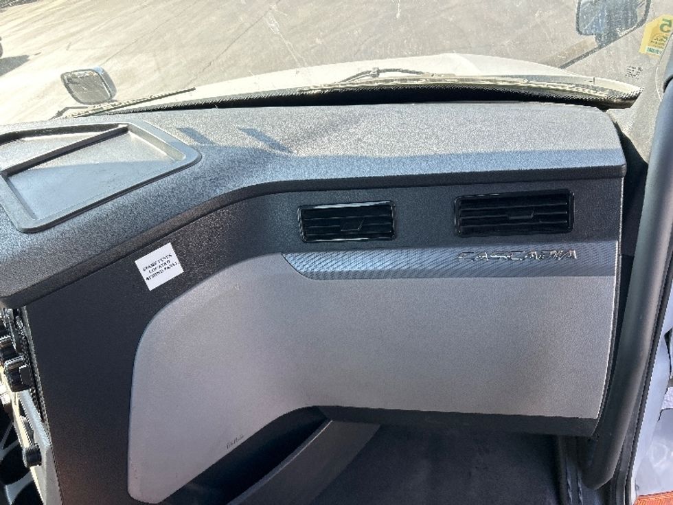 Day Cab Tractor-Heavy Duty Tractors-Freightliner-2020-T12642ST-West Sacramento-CA-412,410\n\t\tmiles-$ 41,750 - Image 13