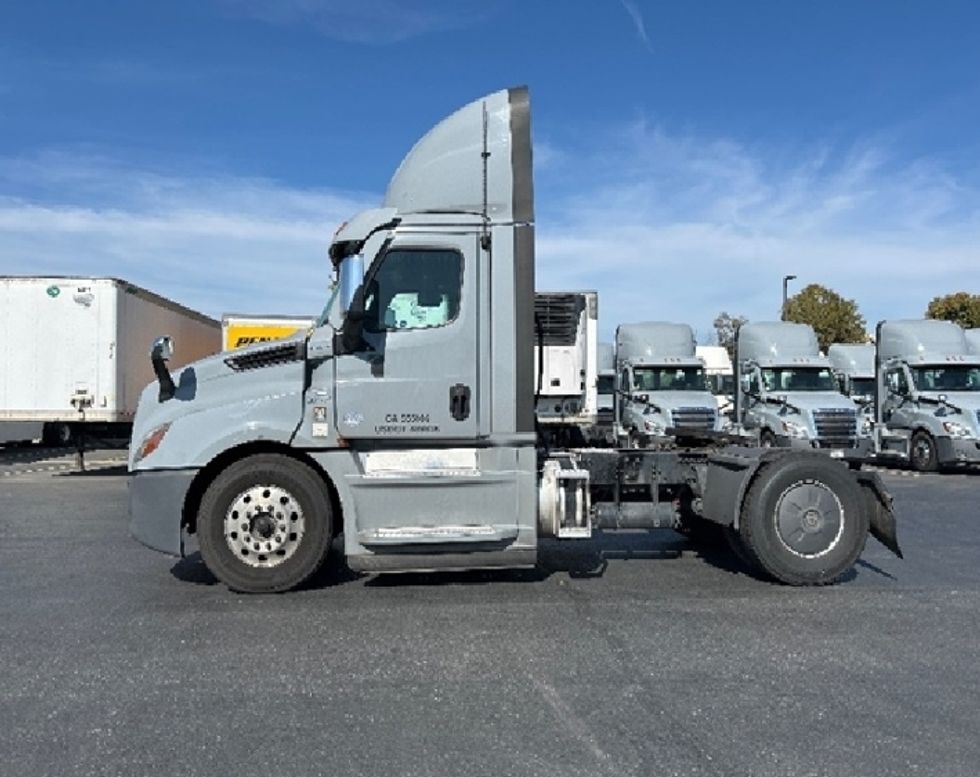 Day Cab Tractor-Heavy Duty Tractors-Freightliner-2020-T12642ST-West Sacramento-CA-412,410\n\t\tmiles-$ 41,750 - Image 4