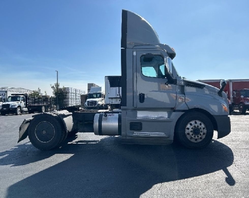 Day Cab Tractor-Heavy Duty Tractors-Freightliner-2020-T12642ST-West Sacramento-CA-412,410\n\t\tmiles-$ 41,750 - Image 8