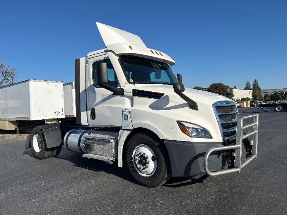 Day Cab Tractor-Heavy Duty Tractors-Freightliner-2020-T12642ST-West Sacramento-CA-557,350\n\t\tmiles-$ 30,500 - Image 1