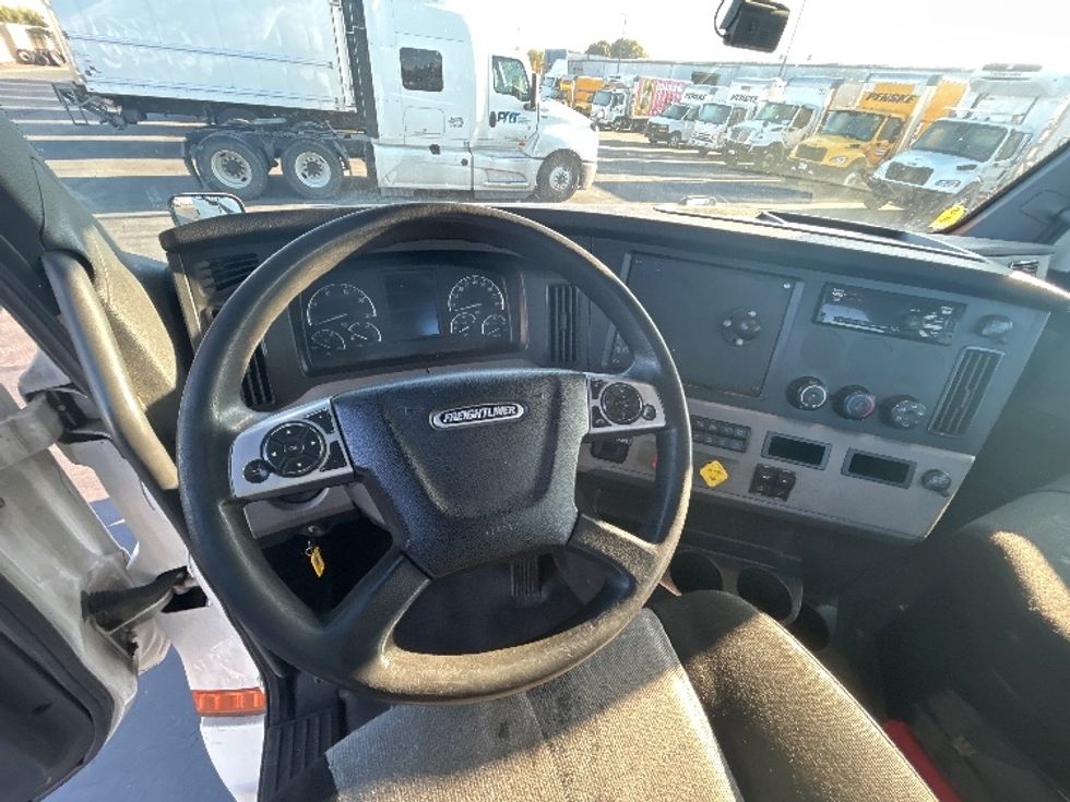 Day Cab Tractor-Heavy Duty Tractors-Freightliner-2020-T12642ST-West Sacramento-CA-557,350\n\t\tmiles-$ 30,500 - Image 11