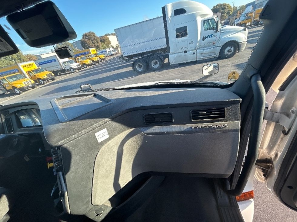 Day Cab Tractor-Heavy Duty Tractors-Freightliner-2020-T12642ST-West Sacramento-CA-557,350\n\t\tmiles-$ 30,500 - Image 13