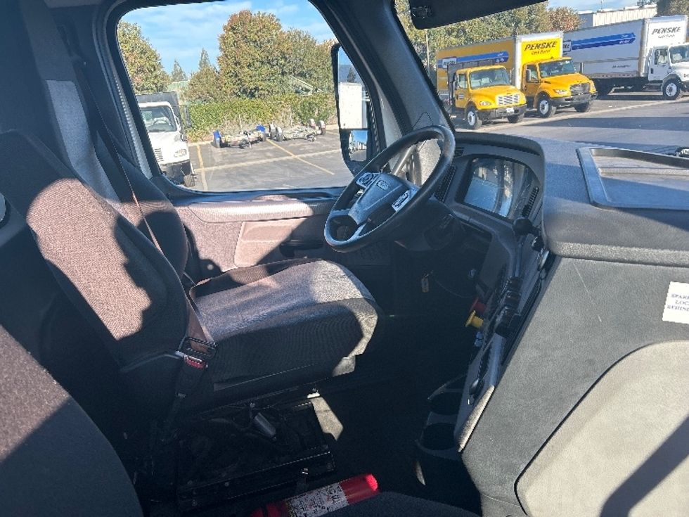 Day Cab Tractor-Heavy Duty Tractors-Freightliner-2020-T12642ST-West Sacramento-CA-557,350\n\t\tmiles-$ 30,500 - Image 14