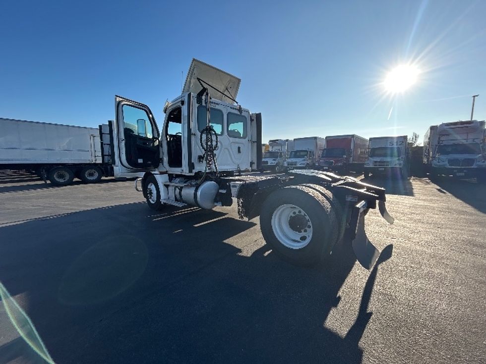 Day Cab Tractor-Heavy Duty Tractors-Freightliner-2020-T12642ST-West Sacramento-CA-557,350\n\t\tmiles-$ 30,500 - Image 17