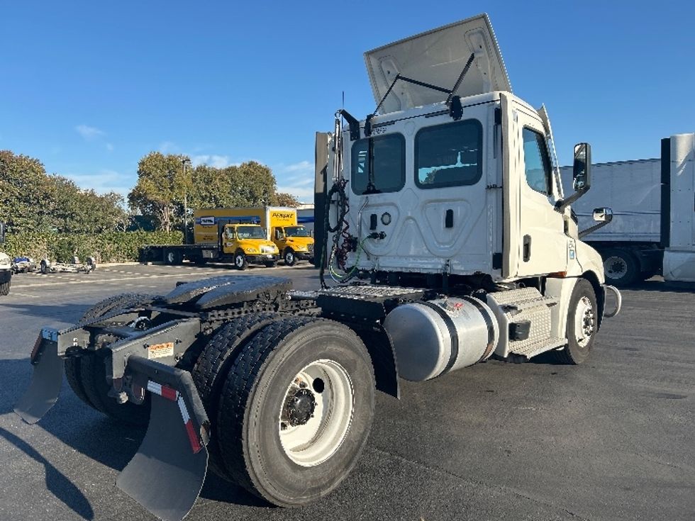 Day Cab Tractor-Heavy Duty Tractors-Freightliner-2020-T12642ST-West Sacramento-CA-557,350\n\t\tmiles-$ 30,500 - Image 18