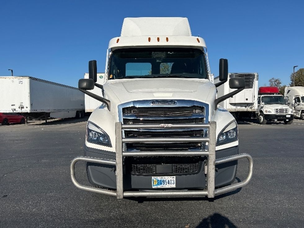 Day Cab Tractor-Heavy Duty Tractors-Freightliner-2020-T12642ST-West Sacramento-CA-557,350\n\t\tmiles-$ 30,500 - Image 2