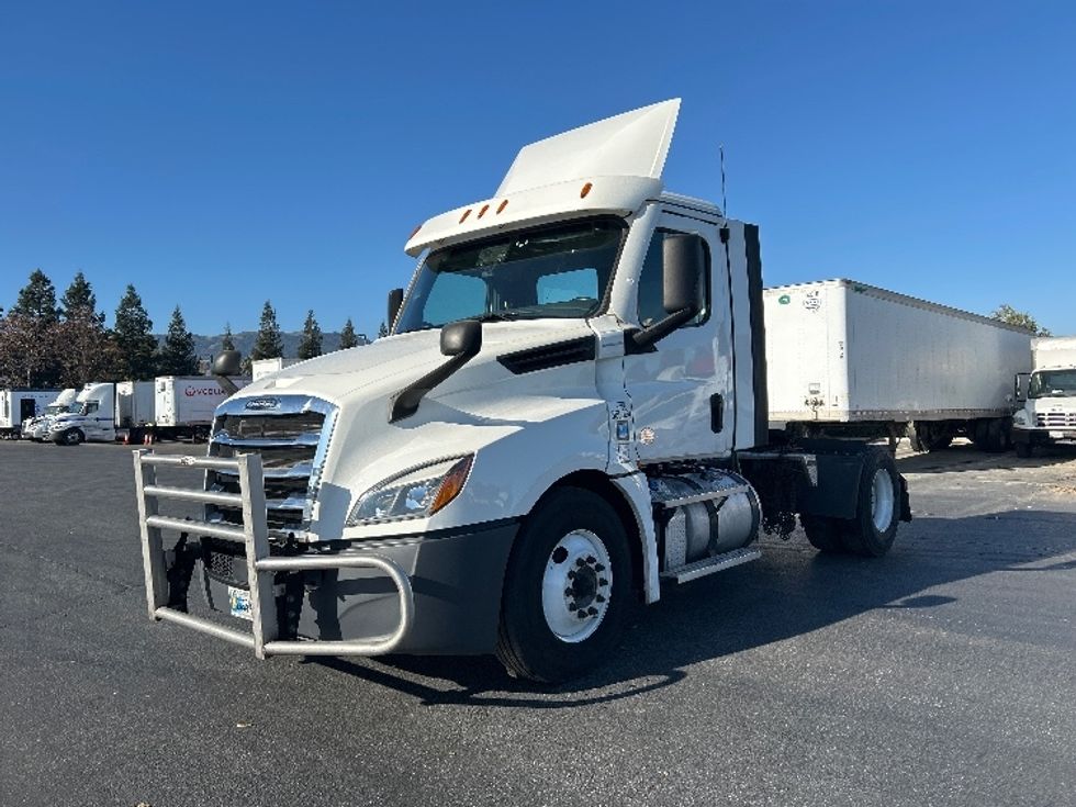 Day Cab Tractor-Heavy Duty Tractors-Freightliner-2020-T12642ST-West Sacramento-CA-557,350\n\t\tmiles-$ 30,500 - Image 3