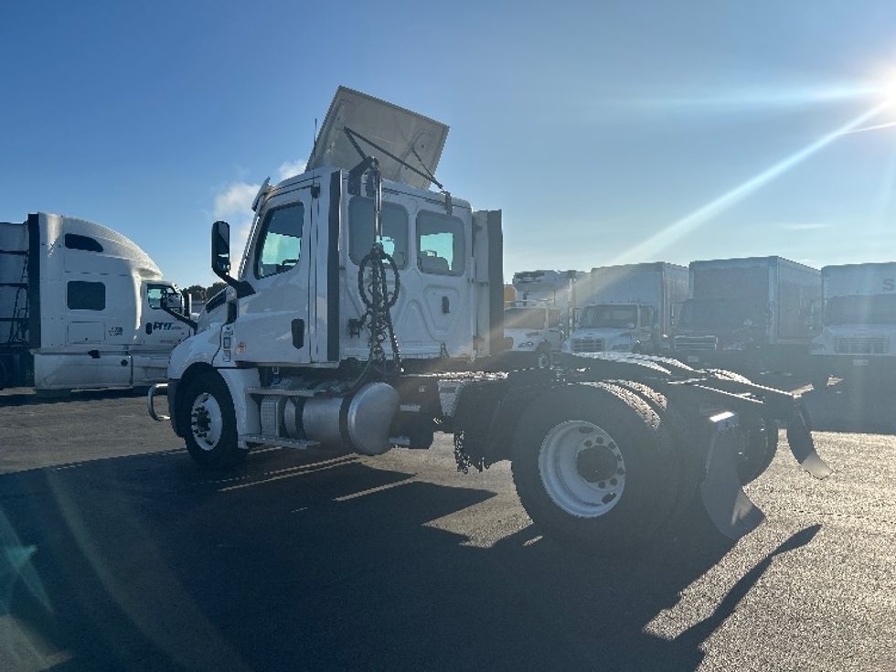 Day Cab Tractor-Heavy Duty Tractors-Freightliner-2020-T12642ST-West Sacramento-CA-557,350\n\t\tmiles-$ 30,500 - Image 5