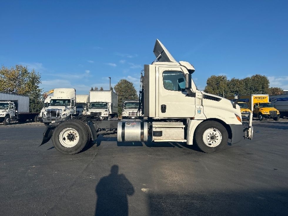 Day Cab Tractor-Heavy Duty Tractors-Freightliner-2020-T12642ST-West Sacramento-CA-557,350\n\t\tmiles-$ 30,500 - Image 8