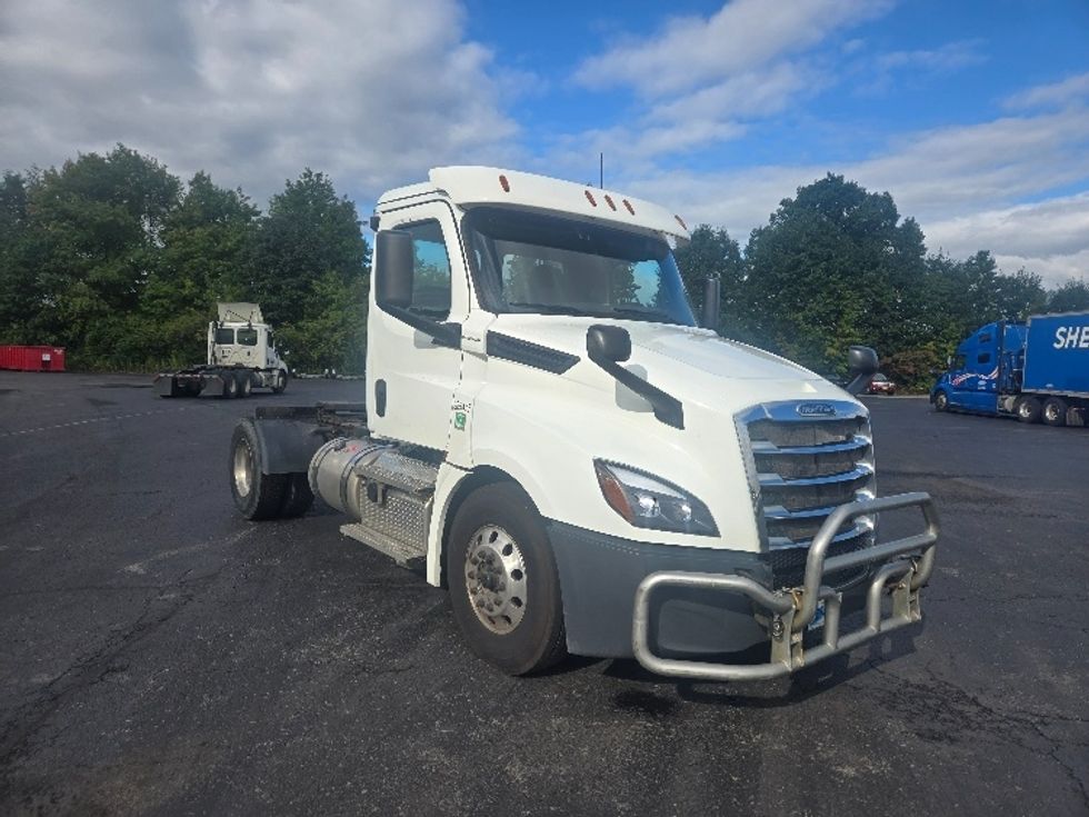 Day Cab Tractor-Heavy Duty Tractors-Freightliner-2020-T12642ST-White Deer-PA-512,823\n\t\tmiles-$ 35,000 - Image 1