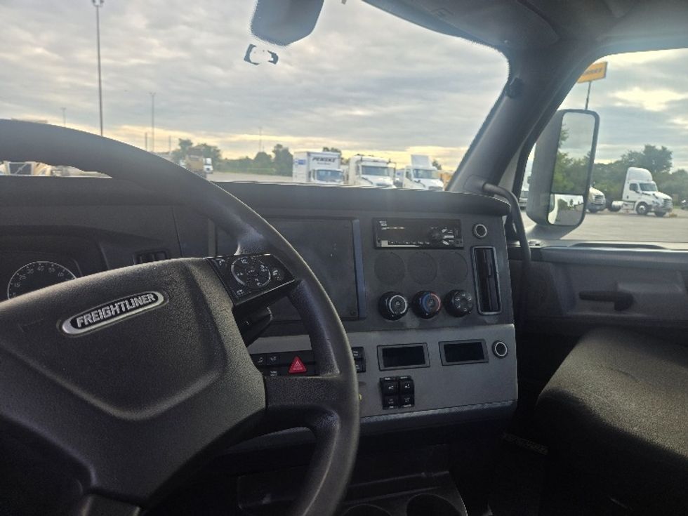 Day Cab Tractor-Heavy Duty Tractors-Freightliner-2020-T12642ST-White Deer-PA-512,823\n\t\tmiles-$ 35,000 - Image 10