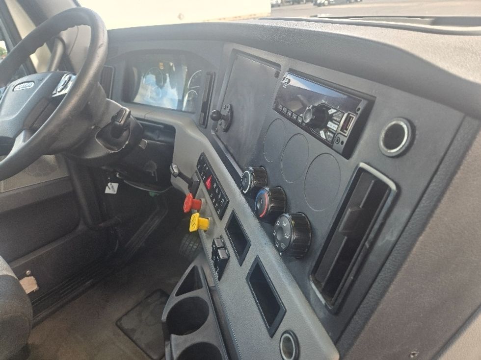 Day Cab Tractor-Heavy Duty Tractors-Freightliner-2020-T12642ST-White Deer-PA-512,823\n\t\tmiles-$ 35,000 - Image 14
