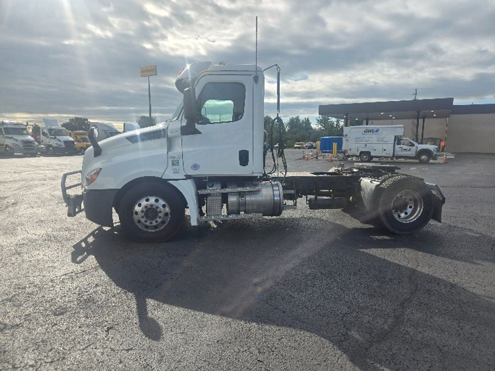 Day Cab Tractor-Heavy Duty Tractors-Freightliner-2020-T12642ST-White Deer-PA-512,823\n\t\tmiles-$ 35,000 - Image 4