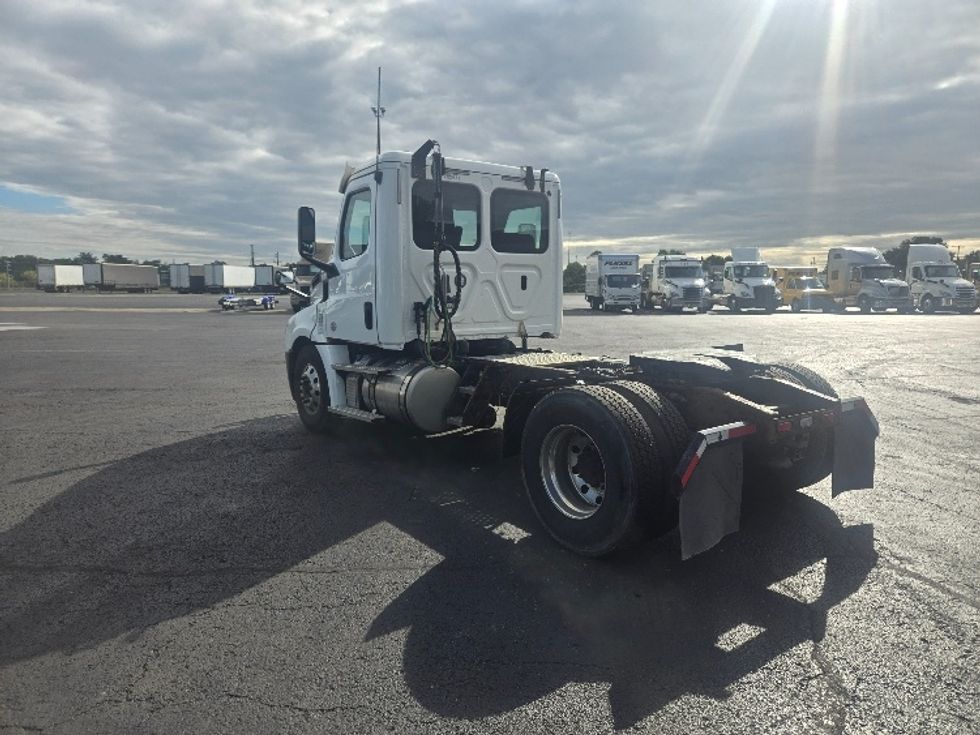 Day Cab Tractor-Heavy Duty Tractors-Freightliner-2020-T12642ST-White Deer-PA-512,823\n\t\tmiles-$ 35,000 - Image 5