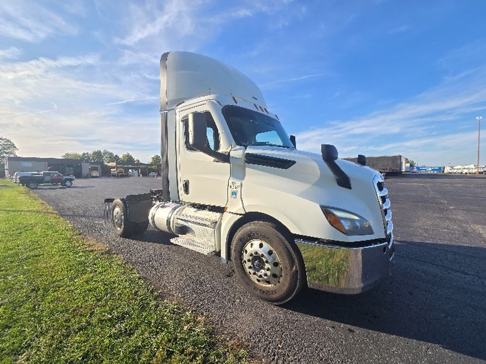 Day Cab Tractor-Heavy Duty Tractors-Freightliner-2020-T12642ST-White Deer-PA-571,165\n\t\tmiles-$ 26,500 - Image 1