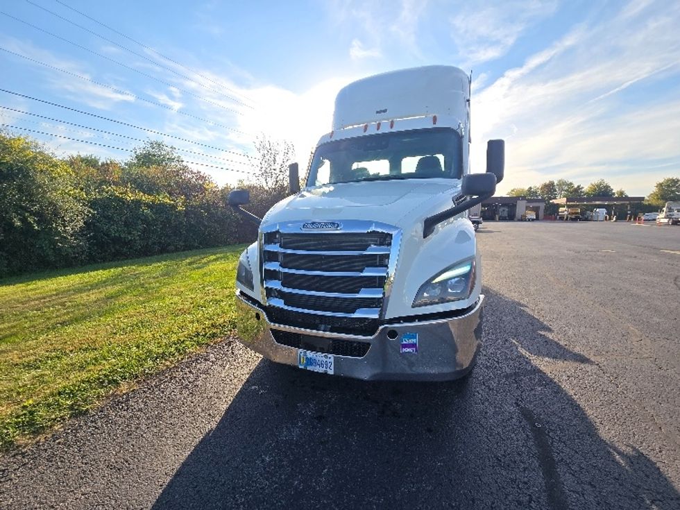 Day Cab Tractor-Heavy Duty Tractors-Freightliner-2020-T12642ST-White Deer-PA-571,165\n\t\tmiles-$ 26,500 - Image 2