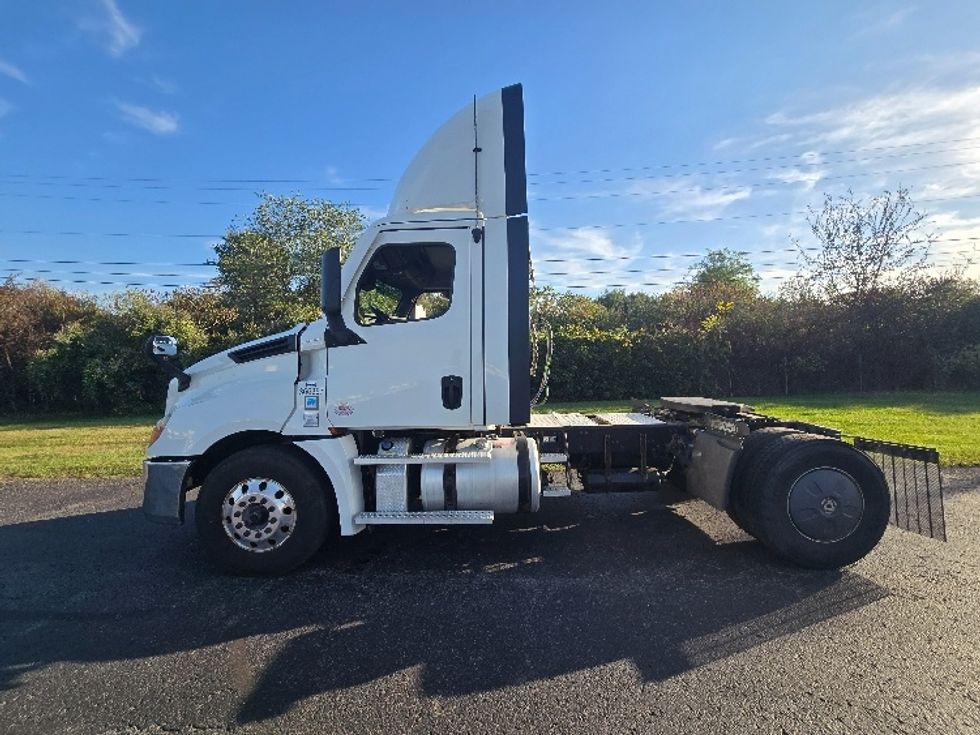 Day Cab Tractor-Heavy Duty Tractors-Freightliner-2020-T12642ST-White Deer-PA-571,165\n\t\tmiles-$ 26,500 - Image 4