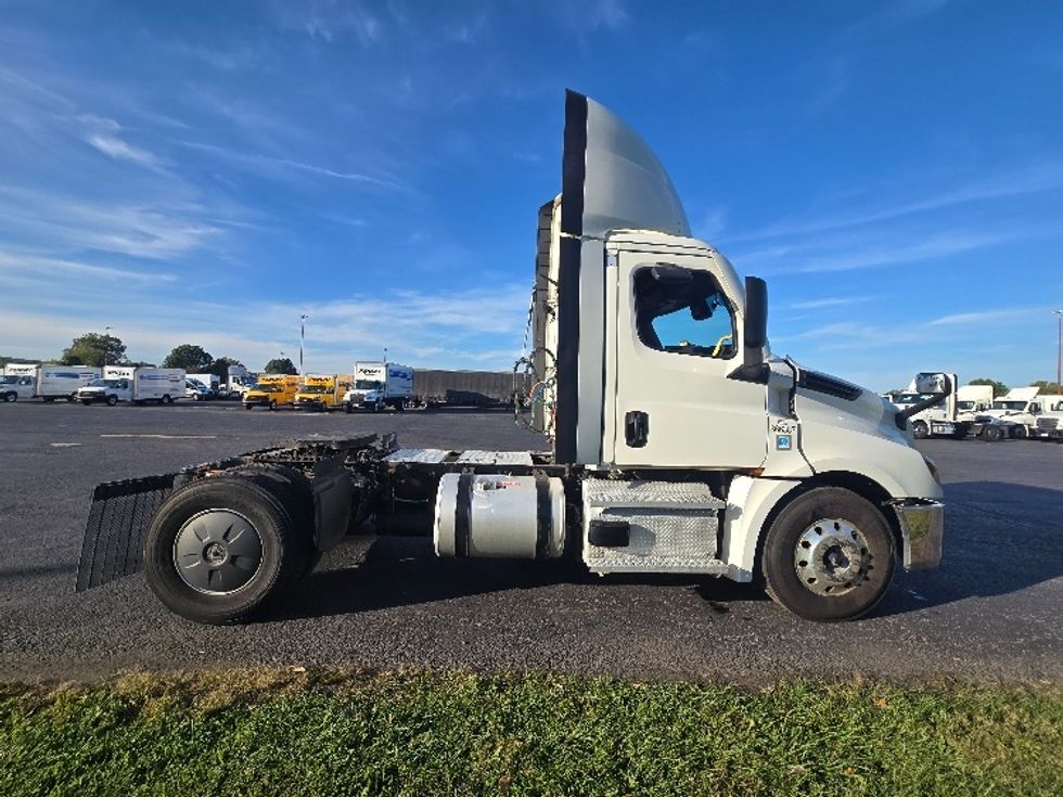 Day Cab Tractor-Heavy Duty Tractors-Freightliner-2020-T12642ST-White Deer-PA-571,165\n\t\tmiles-$ 26,500 - Image 8