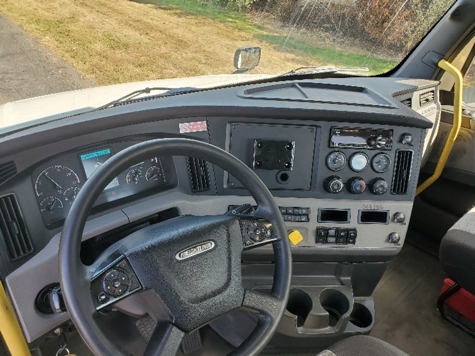 Day Cab Tractor-Heavy Duty Tractors-Freightliner-2020-T12642ST-White Deer-PA-591,855\n\t\tmiles-$ 25,500 - Image 10