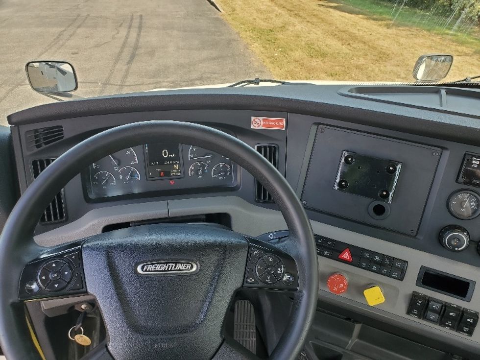 Day Cab Tractor-Heavy Duty Tractors-Freightliner-2020-T12642ST-White Deer-PA-591,855\n\t\tmiles-$ 25,500 - Image 11