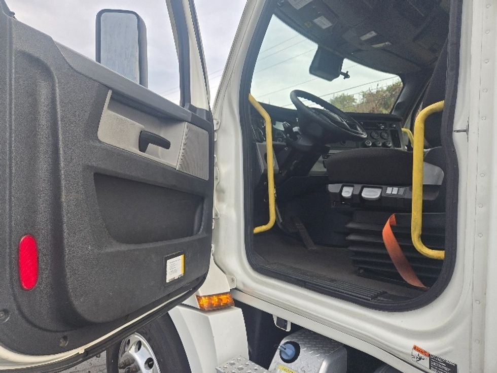 Day Cab Tractor-Heavy Duty Tractors-Freightliner-2020-T12642ST-White Deer-PA-605,673\n\t\tmiles-$ 25,500 - Image 9