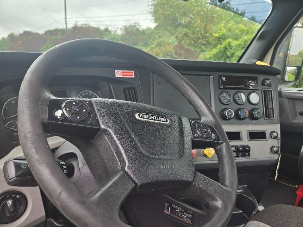 Day Cab Tractor-Heavy Duty Tractors-Freightliner-2020-T12642ST-White Deer-PA-611,341\n\t\tmiles-$ 25,500 - Image 10