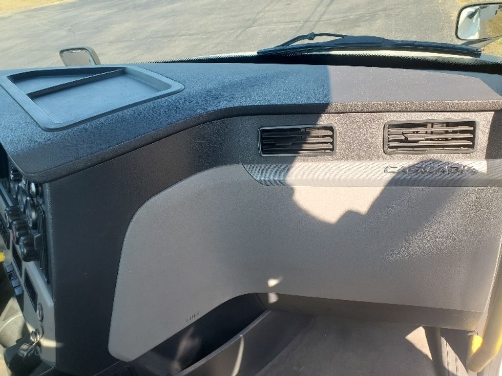 Day Cab Tractor-Heavy Duty Tractors-Freightliner-2020-T12642ST-White Deer-PA-638,971\n\t\tmiles-$ 25,500 - Image 13