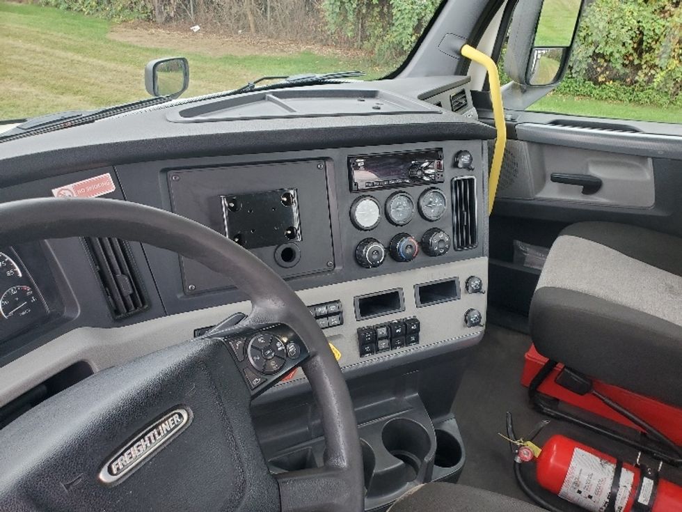 Day Cab Tractor-Heavy Duty Tractors-Freightliner-2020-T12642ST-White Deer-PA-639,528\n\t\tmiles-$ 25,500 - Image 10