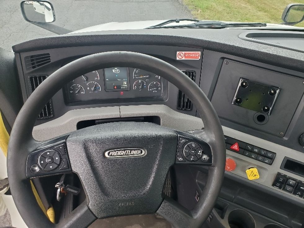 Day Cab Tractor-Heavy Duty Tractors-Freightliner-2020-T12642ST-White Deer-PA-639,528\n\t\tmiles-$ 25,500 - Image 11