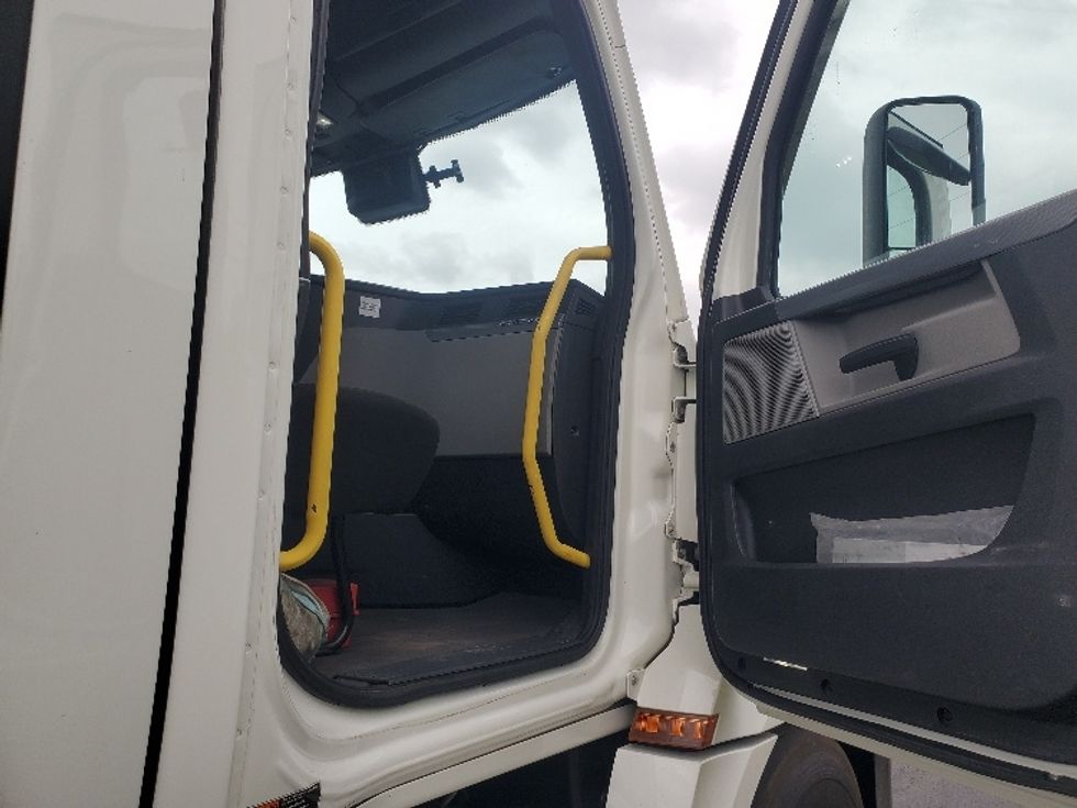 Day Cab Tractor-Heavy Duty Tractors-Freightliner-2020-T12642ST-White Deer-PA-639,528\n\t\tmiles-$ 25,500 - Image 12