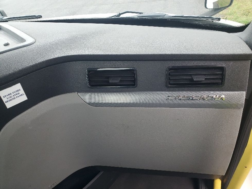 Day Cab Tractor-Heavy Duty Tractors-Freightliner-2020-T12642ST-White Deer-PA-639,528\n\t\tmiles-$ 25,500 - Image 13