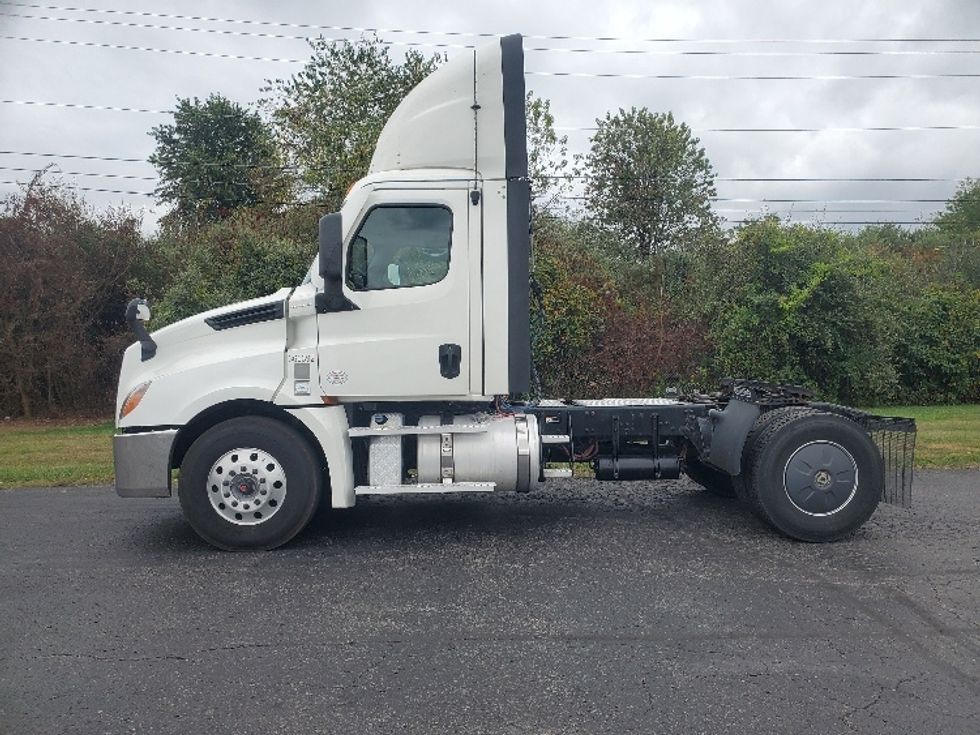 Day Cab Tractor-Heavy Duty Tractors-Freightliner-2020-T12642ST-White Deer-PA-639,528\n\t\tmiles-$ 25,500 - Image 4