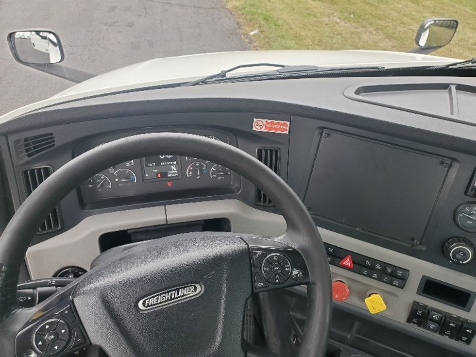 Day Cab Tractor-Heavy Duty Tractors-Freightliner-2020-T12642ST-White Deer-PA-667,678\n\t\tmiles-$ 25,500 - Image 11