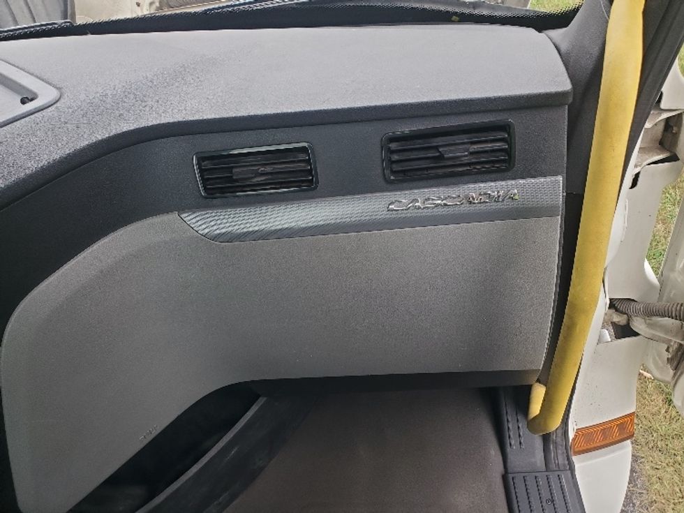 Day Cab Tractor-Heavy Duty Tractors-Freightliner-2020-T12642ST-White Deer-PA-667,678\n\t\tmiles-$ 25,500 - Image 13