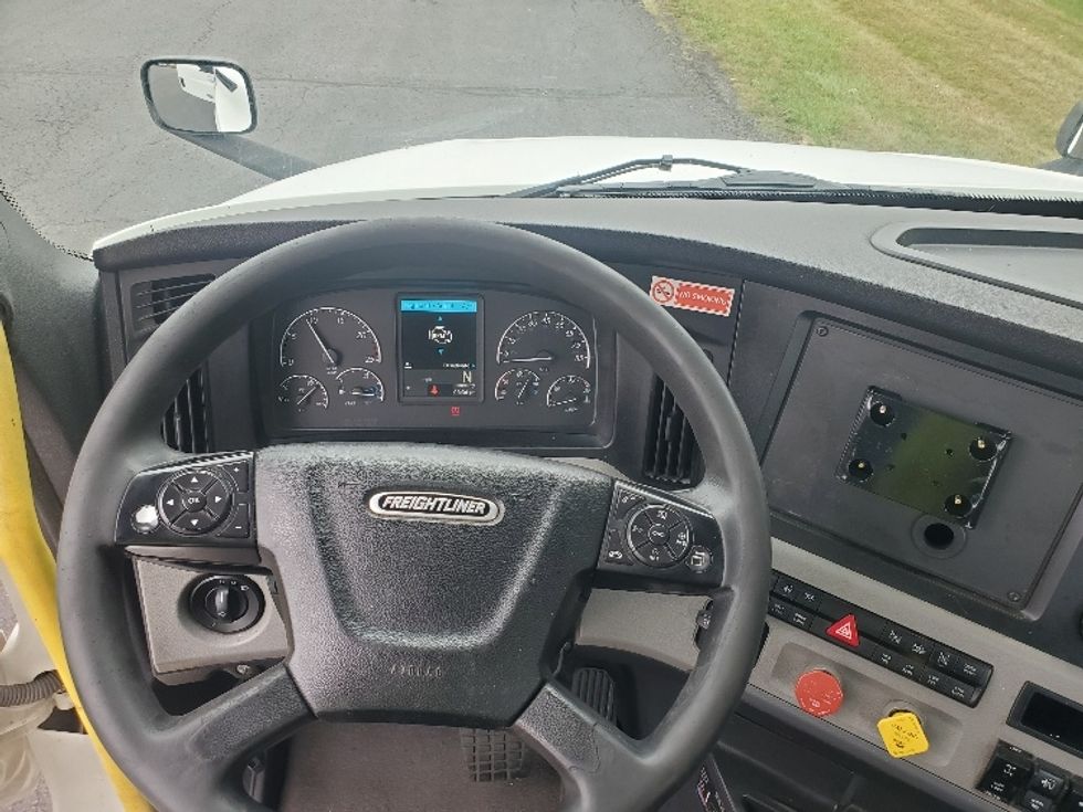 Day Cab Tractor-Heavy Duty Tractors-Freightliner-2020-T12642ST-White Deer-PA-681,516\n\t\tmiles-$ 25,500 - Image 11