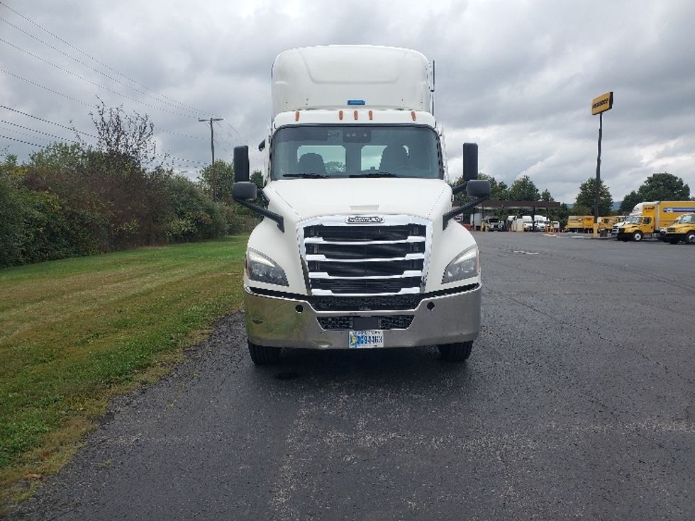 Day Cab Tractor-Heavy Duty Tractors-Freightliner-2020-T12642ST-White Deer-PA-681,516\n\t\tmiles-$ 25,500 - Image 2