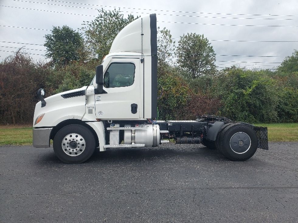 Day Cab Tractor-Heavy Duty Tractors-Freightliner-2020-T12642ST-White Deer-PA-681,516\n\t\tmiles-$ 25,500 - Image 4