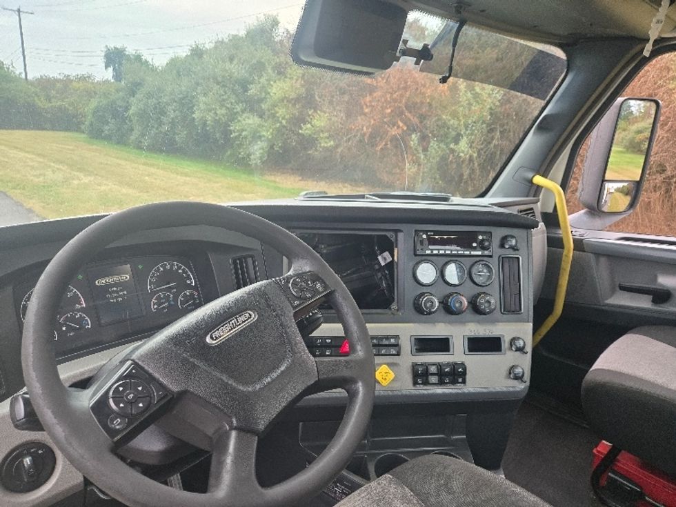 Day Cab Tractor-Heavy Duty Tractors-Freightliner-2020-T12642ST-White Deer-PA-708,729\n\t\tmiles-$ 25,500 - Image 10