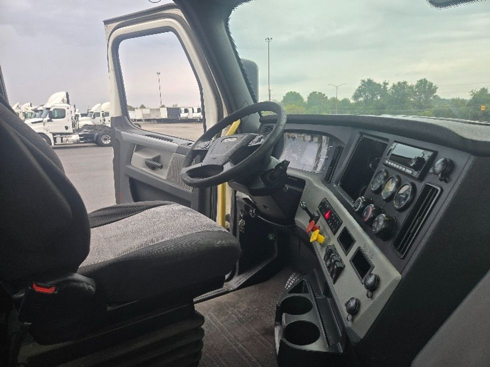 Day Cab Tractor-Heavy Duty Tractors-Freightliner-2020-T12642ST-White Deer-PA-708,729\n\t\tmiles-$ 25,500 - Image 14