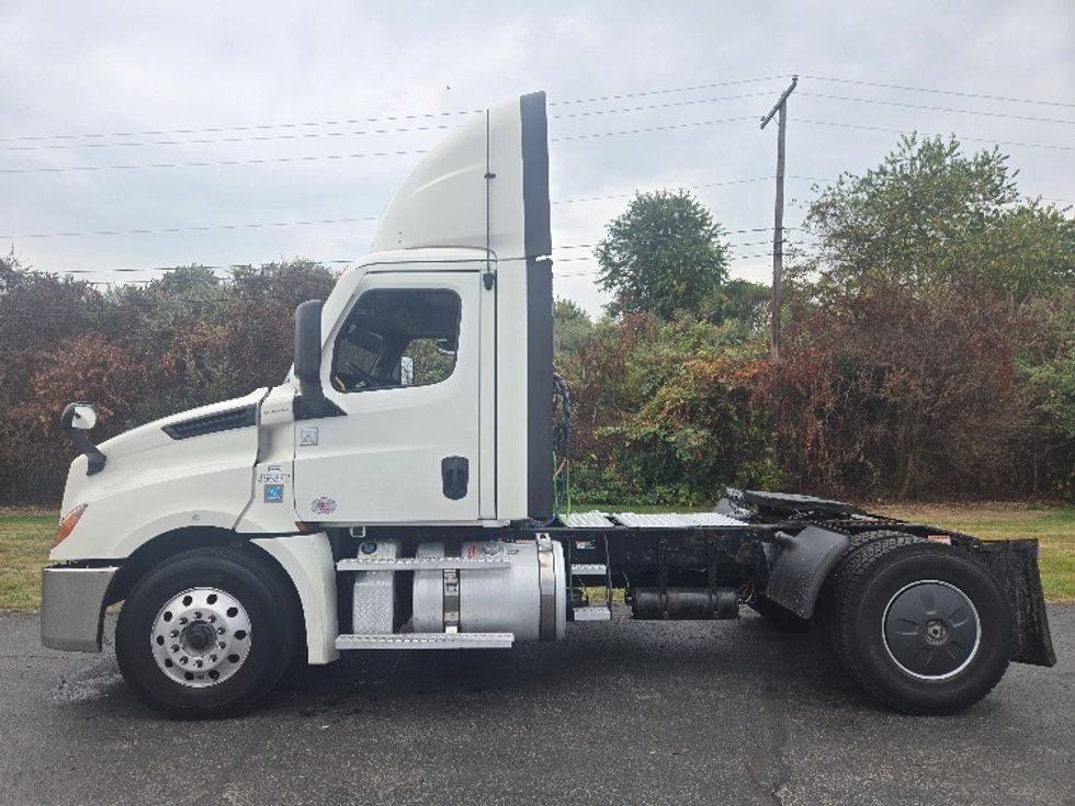 Day Cab Tractor-Heavy Duty Tractors-Freightliner-2020-T12642ST-White Deer-PA-708,729\n\t\tmiles-$ 25,500 - Image 4