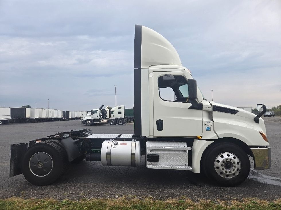 Day Cab Tractor-Heavy Duty Tractors-Freightliner-2020-T12642ST-White Deer-PA-708,729\n\t\tmiles-$ 25,500 - Image 8