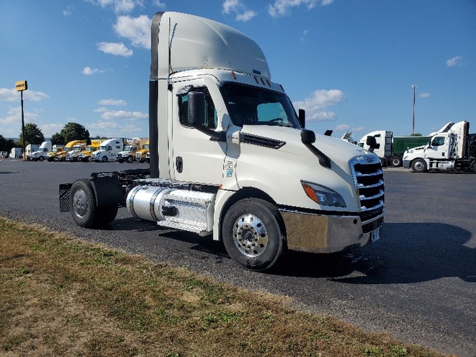 Day Cab Tractor-Heavy Duty Tractors-Freightliner-2020-T12642ST-White Deer-PA-712,513\n\t\tmiles-$ 25,500 - Image 1