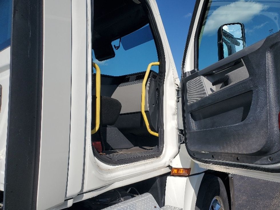 Day Cab Tractor-Heavy Duty Tractors-Freightliner-2020-T12642ST-White Deer-PA-712,513\n\t\tmiles-$ 25,500 - Image 12