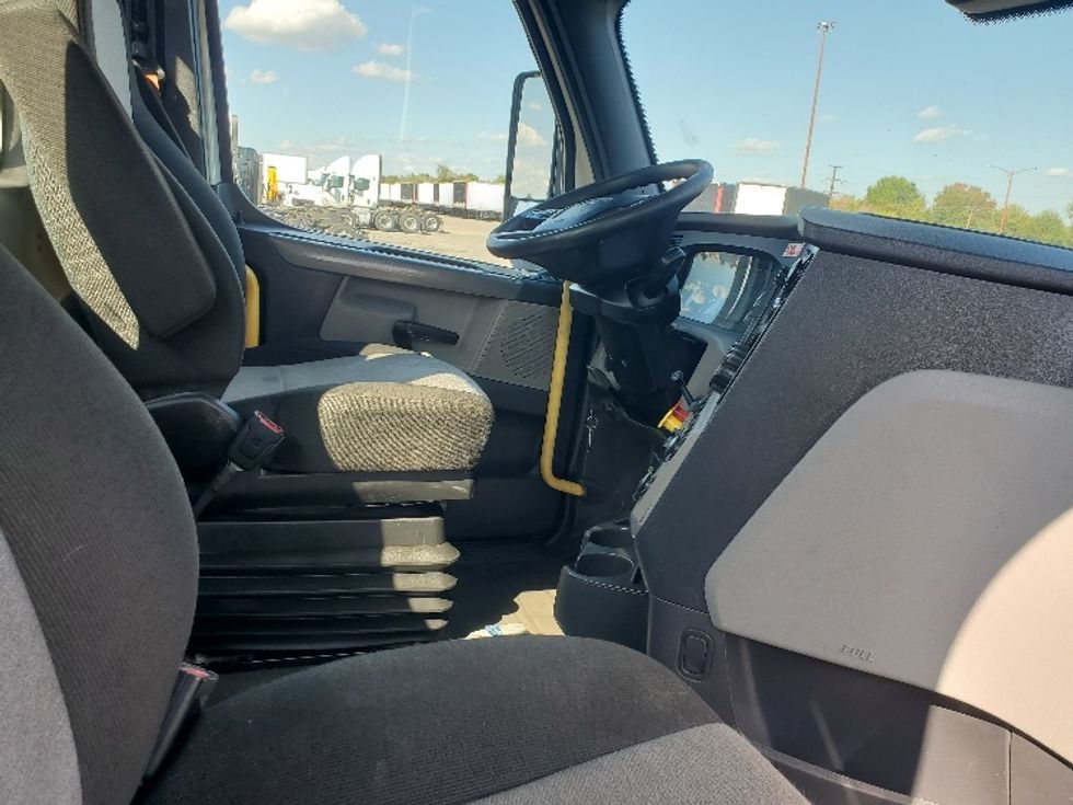 Day Cab Tractor-Heavy Duty Tractors-Freightliner-2020-T12642ST-White Deer-PA-712,513\n\t\tmiles-$ 25,500 - Image 14