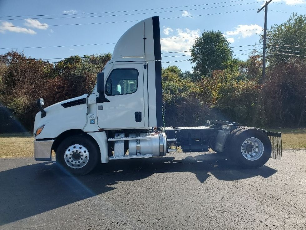 Day Cab Tractor-Heavy Duty Tractors-Freightliner-2020-T12642ST-White Deer-PA-712,513\n\t\tmiles-$ 25,500 - Image 4