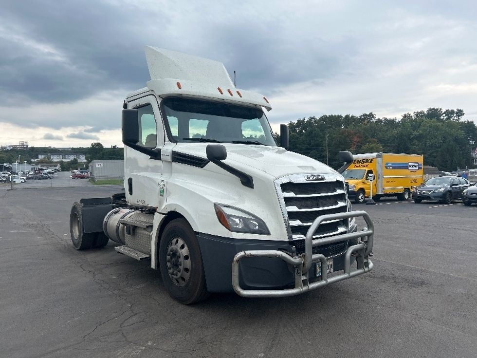 Day Cab Tractor-Heavy Duty Tractors-Freightliner-2020-T12642ST-Wilkes Barre-PA-457,540\n\t\tmiles-$ 39,000 - Image 1