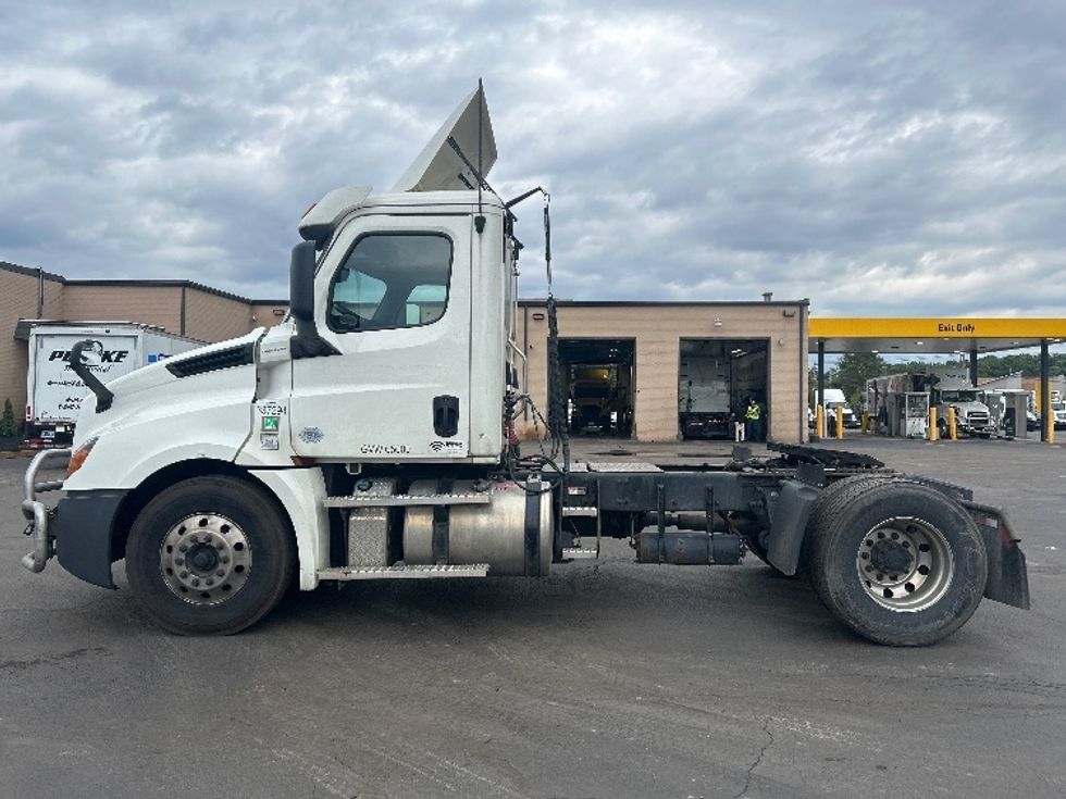 Day Cab Tractor-Heavy Duty Tractors-Freightliner-2020-T12642ST-Wilkes Barre-PA-457,540\n\t\tmiles-$ 39,000 - Image 4
