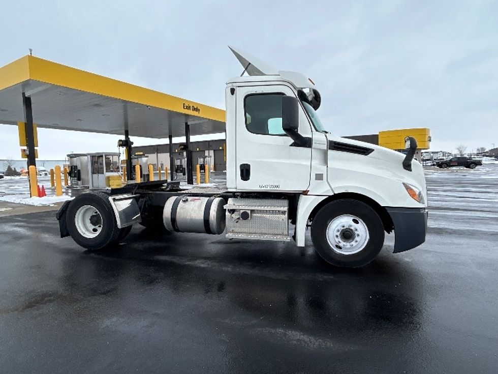 Day Cab Tractor-Heavy Duty Tractors-Freightliner-2020-T12642ST-Windsor-WI-134,383\n\t\tmiles-$ 45,000 - Image 1