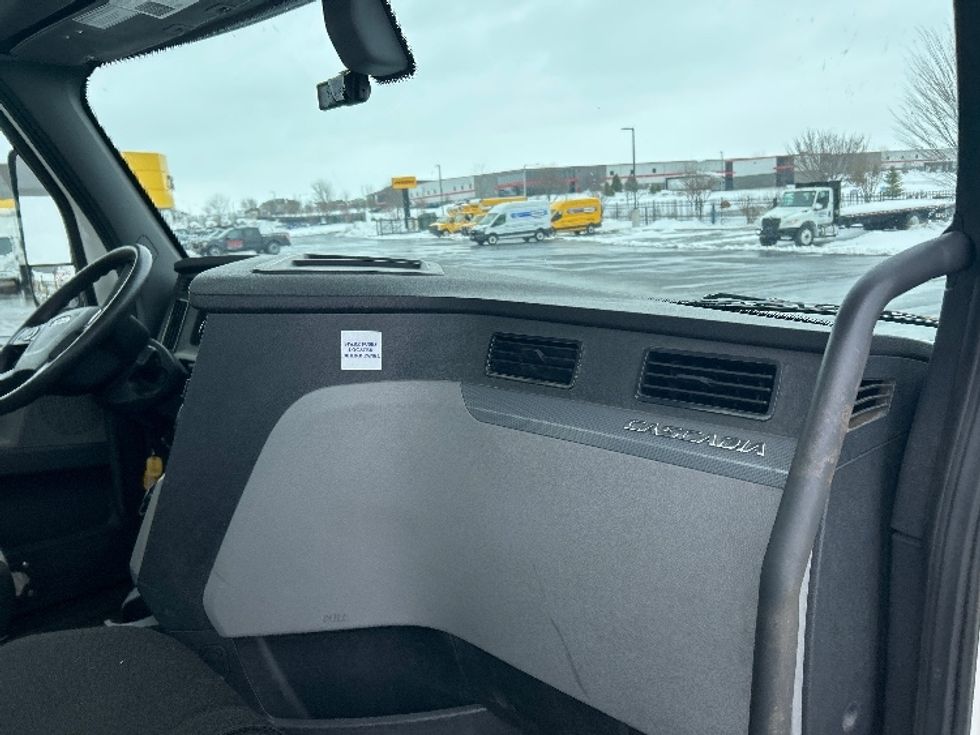 Day Cab Tractor-Heavy Duty Tractors-Freightliner-2020-T12642ST-Windsor-WI-134,383\n\t\tmiles-$ 45,000 - Image 13